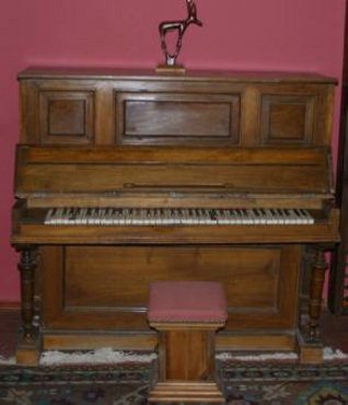 1904 İlk Türk yapımı piyano